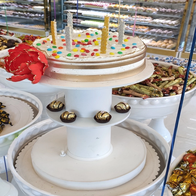 پایه کیک مدل کیکادو