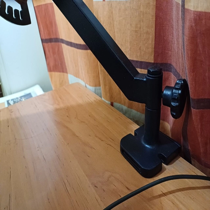 پایه نگهدارنده مانیتور مدل Huco-A2